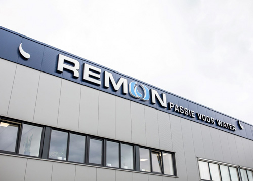 Remon pand met daarop het logo en de slogan van Remon Waterbehandeling ''passie voor water''